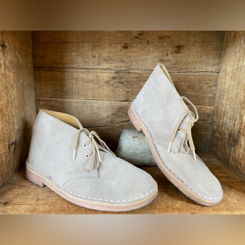 Original Clark’s Sand Desert Boot, light pink crepe sole, thread, eyeholes. W8.5